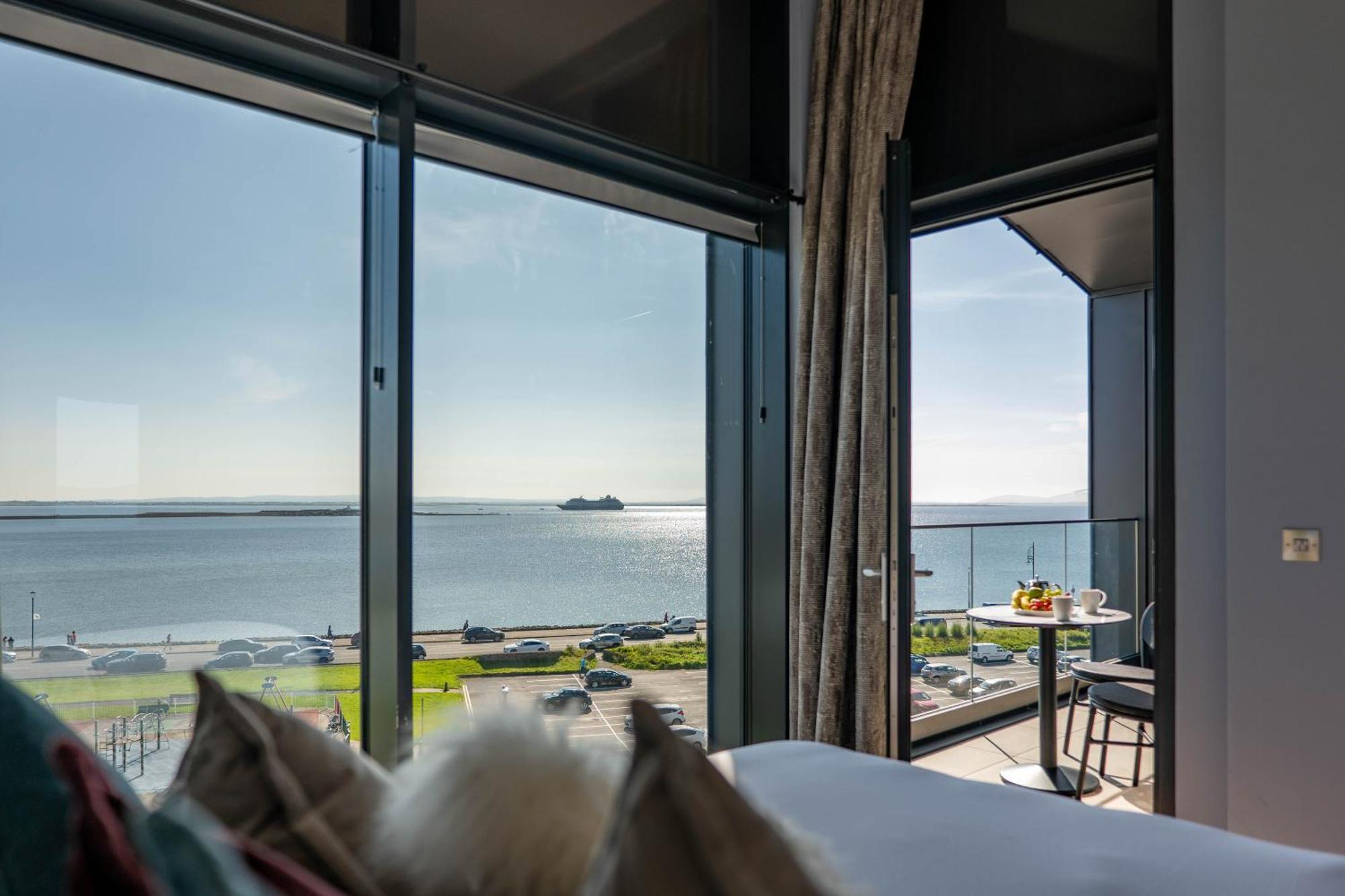 Shoreline Apartments Galway Buitenkant foto