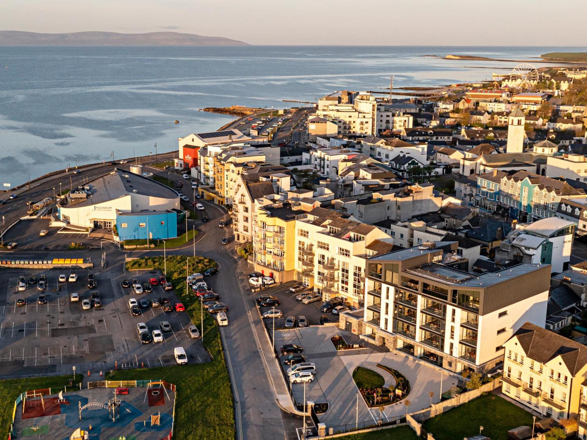 Shoreline Apartments Galway Buitenkant foto