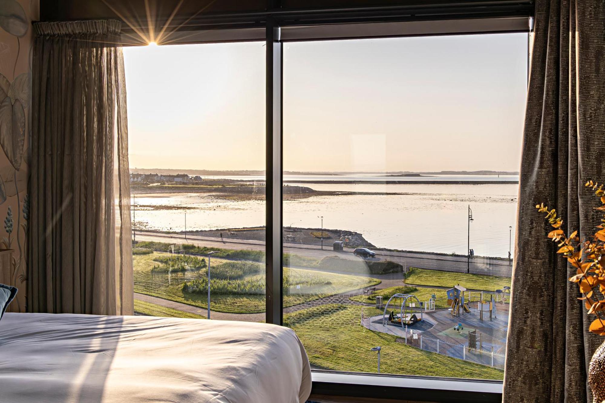 Shoreline Apartments Galway Buitenkant foto