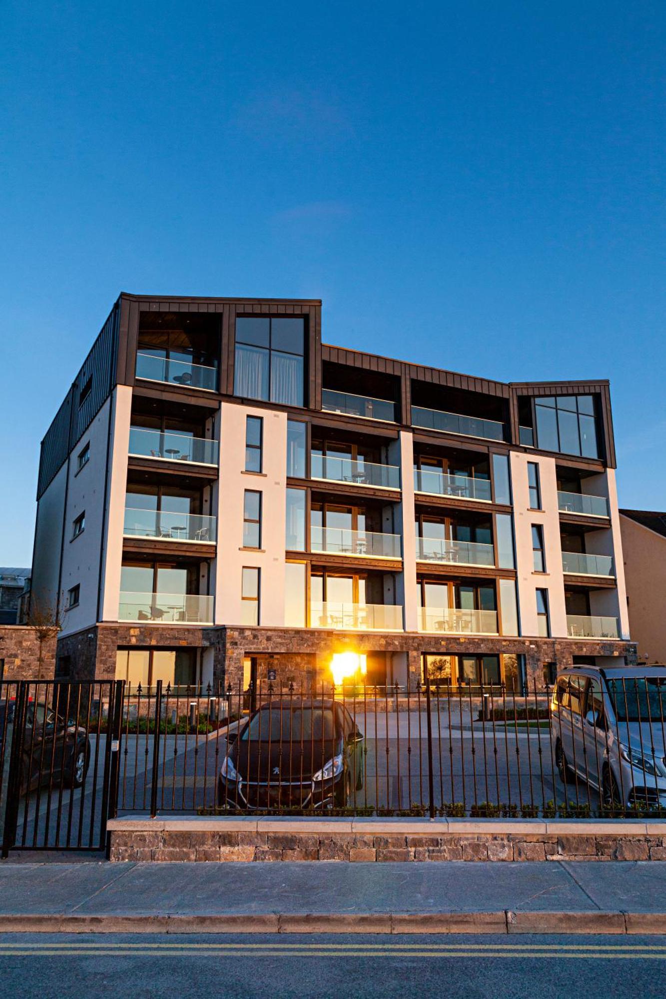 Shoreline Apartments Galway Buitenkant foto
