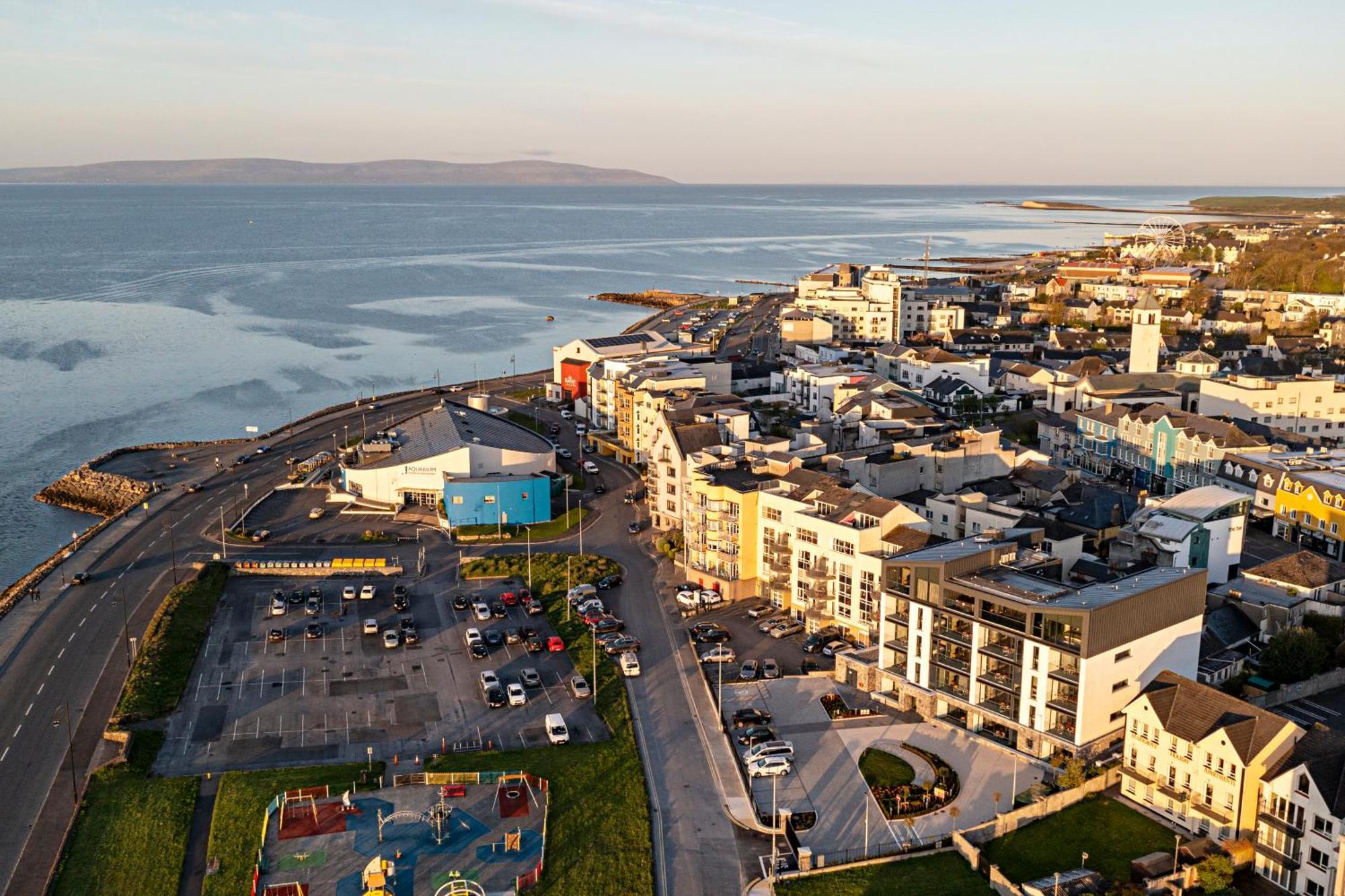Shoreline Apartments Galway Buitenkant foto